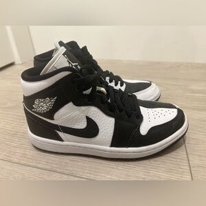 Air Jordan mid